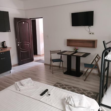 Hotel Ipsilanti ยาช ภายนอก รูปภาพ