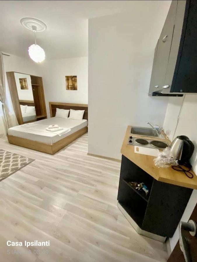 Hotel Ipsilanti ยาช ภายนอก รูปภาพ