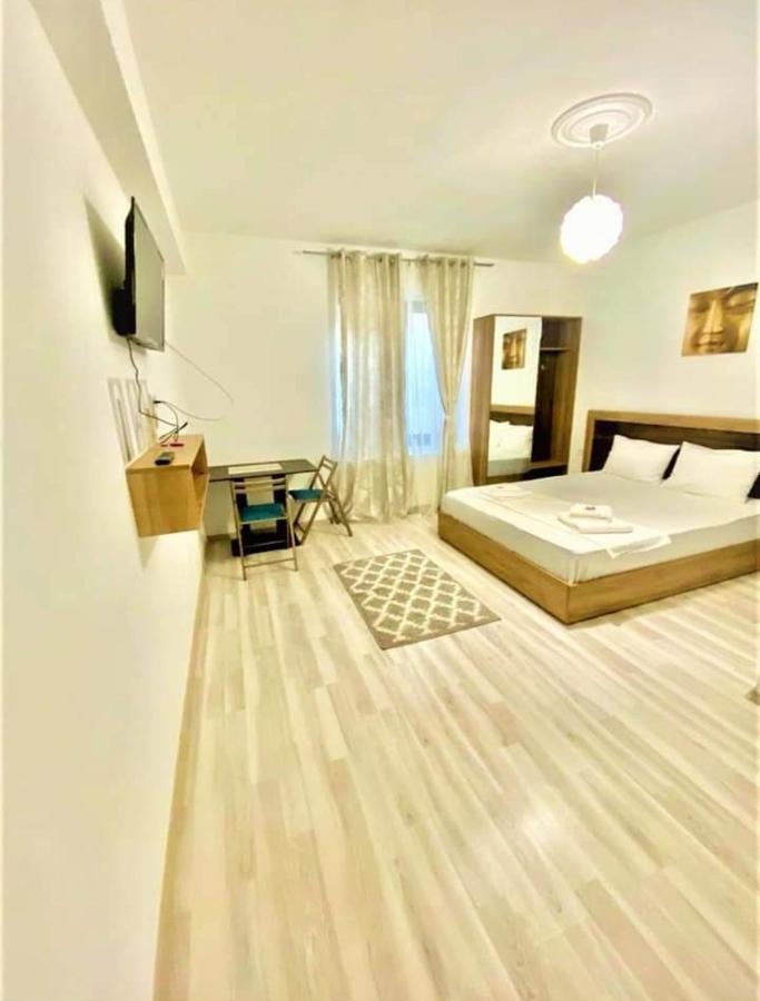 Hotel Ipsilanti ยาช ภายนอก รูปภาพ
