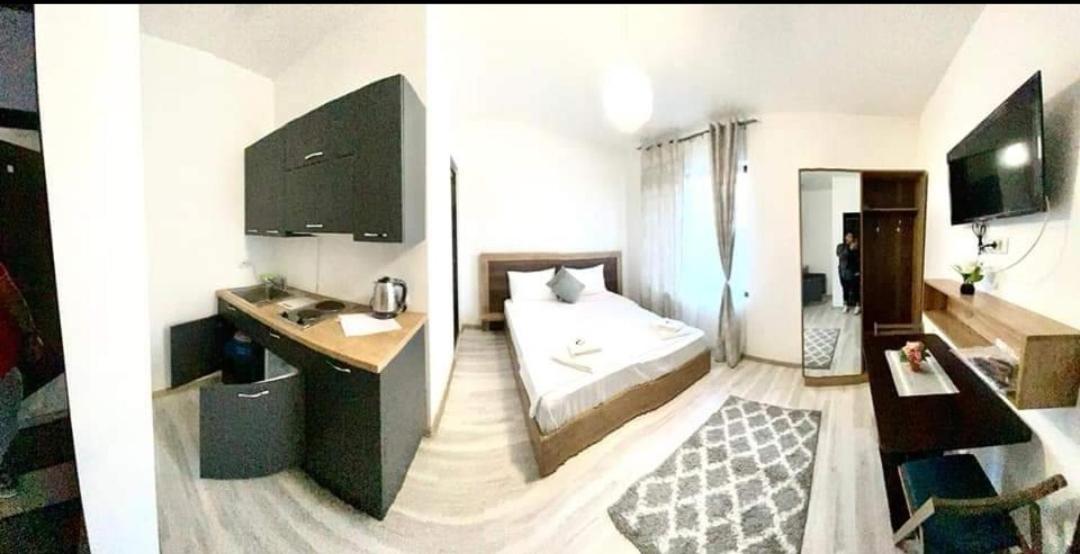 Hotel Ipsilanti ยาช ภายนอก รูปภาพ