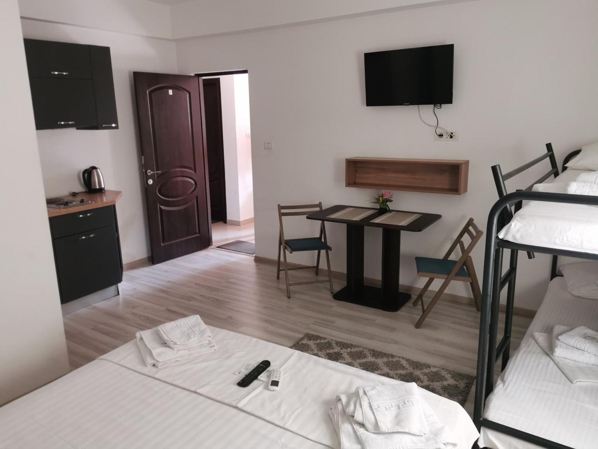 Hotel Ipsilanti ยาช ภายนอก รูปภาพ